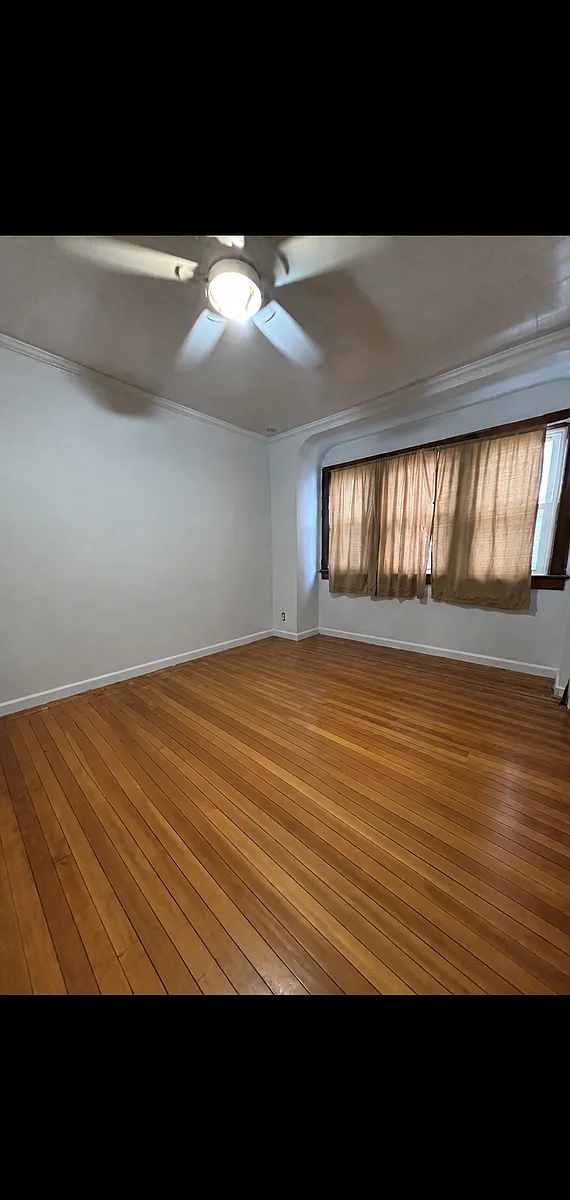 Building Photo - 103 E Saint Marks Pl #1
