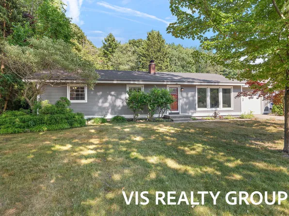 14662 Lakeshore Dr, Grand Haven, MI 49417
