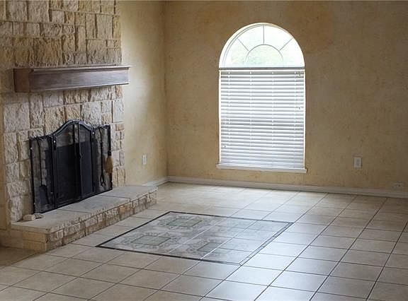 3rd image of 2306 Montclair Dr
