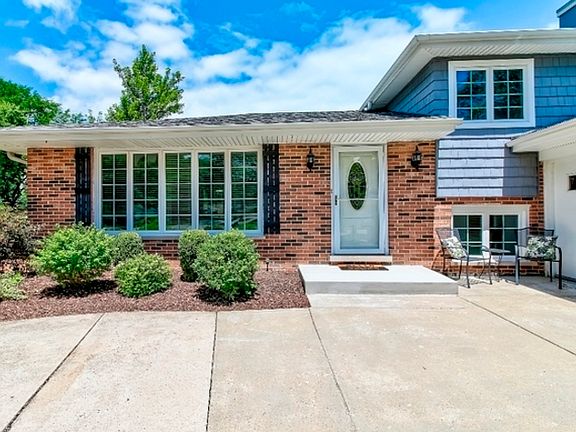 2nd image of 520 Claremont Dr