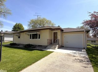 208 7th St SE, Hampton, IA 50441
