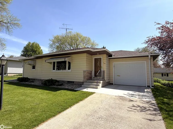 208 7th St SE, Hampton, IA 50441