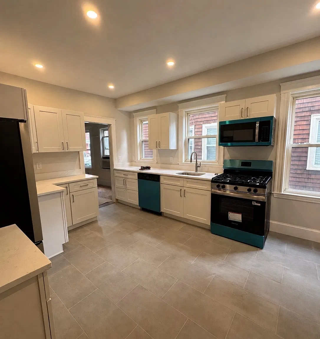 3 bed, 1.0 bath, 1100 sqft, $3,100 — Photo 1