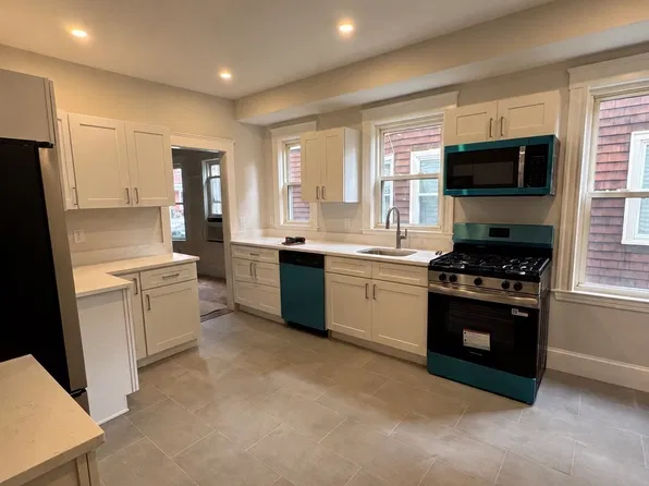 19 Semont Rd Floor 1, Dorchester Center, MA 02124