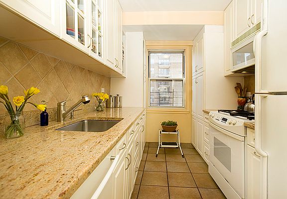 4th image of 445 E 86th St APT 15A