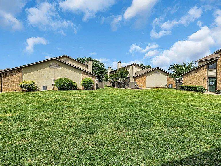 332 W Harwood Rd #B — Photo 26