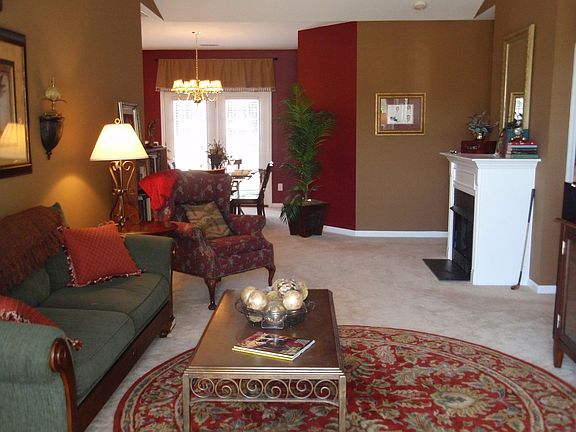 Family Room/vaulted clg