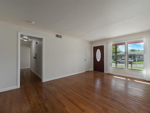 2nd image of 5401 Sabelle Ln