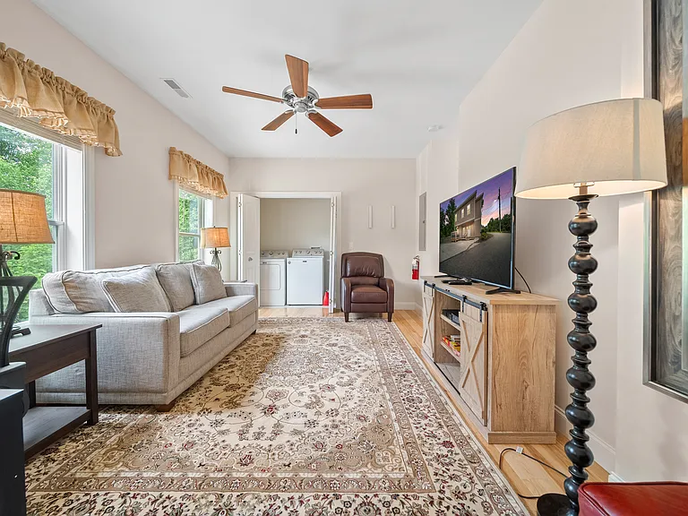 327 E Holly Ridge Rd — Photo 26