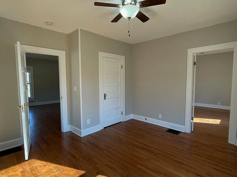 2421 E Thompson Rd — Photo 12