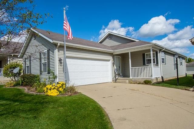 1st image of 1527 Blue Heron Way
