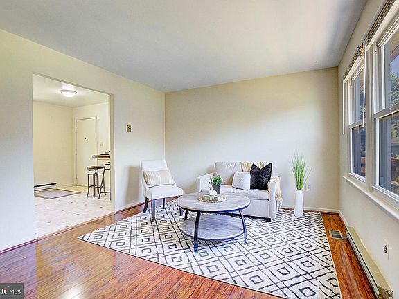 5th image of 1802 Whiton Ct