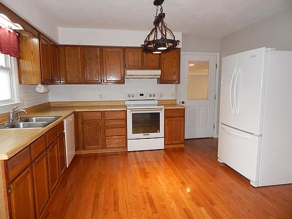 4th image of 480 Cherokee Dr