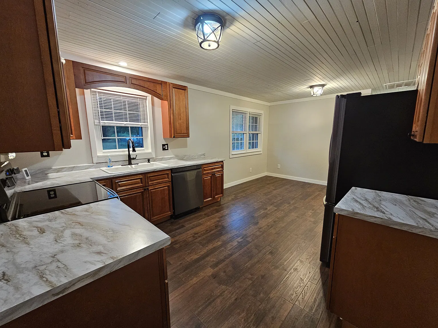 3 bed, 912 sqft, $1,600 — Photo 3