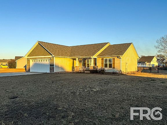 2nd image of 200 Willow Pond Dr