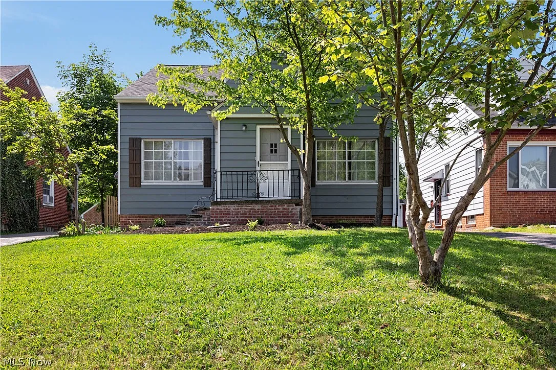 3214 Whitethorn Rd photo 1