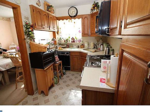 5th image of 4712 Hartel Ave