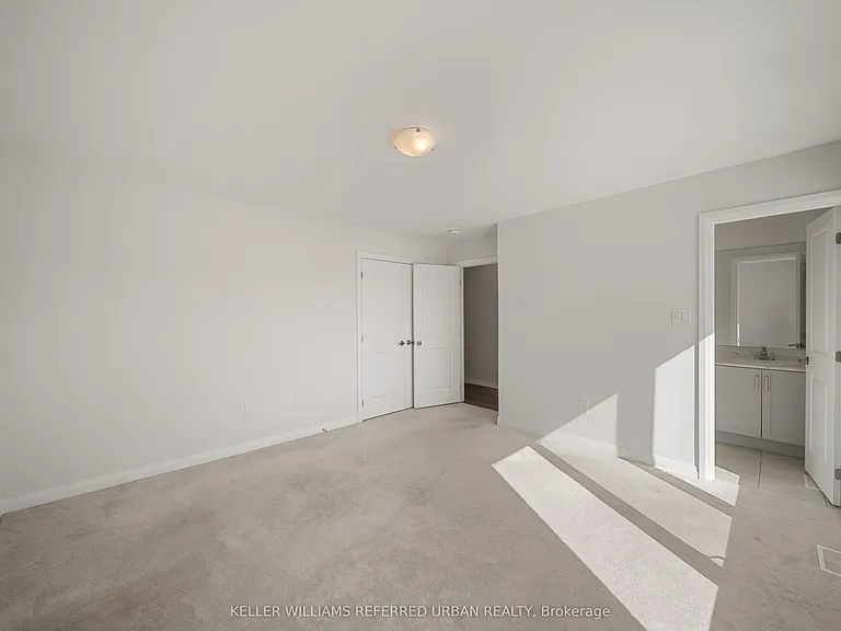 1466 Stovell Cres #MAIN UPPER — Photo 32