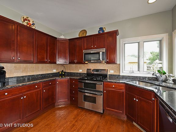 5th image of 5339 S Kensington Ave