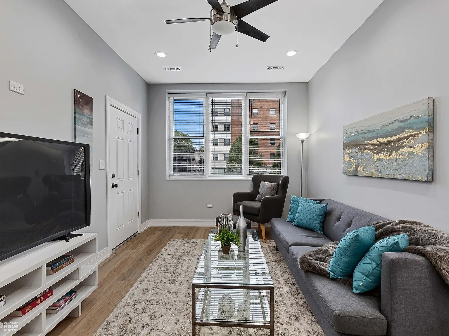 3 bed, 1350 sqft, $2,300 — Photo 2