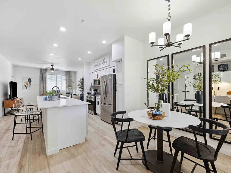 Zone Luxe, Glendale, AZ, Dining Area