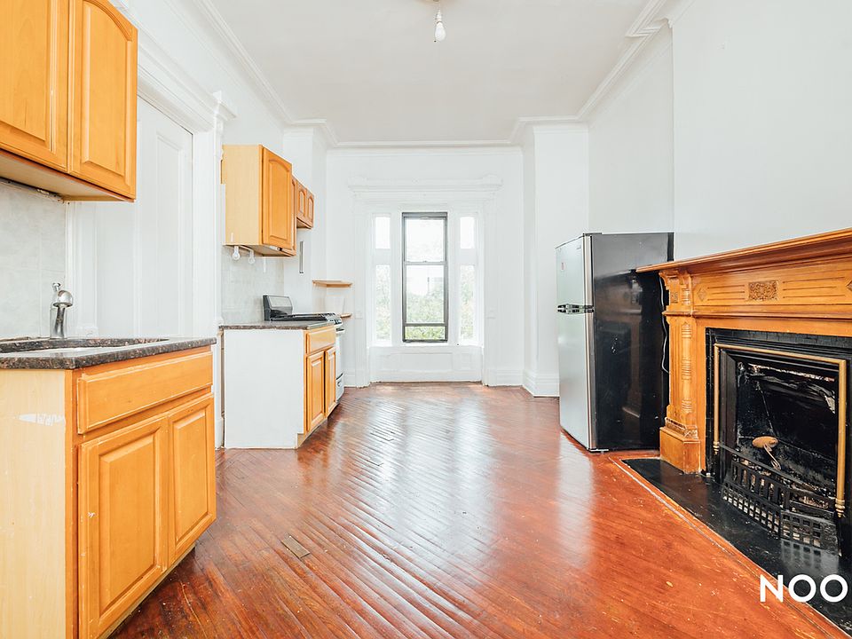 1st image of 159 Willoughby St #4A