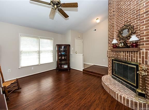 5th image of 717 Winter Wood Dr