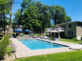 28 De Gray Ter, Mahwah, NJ 07430