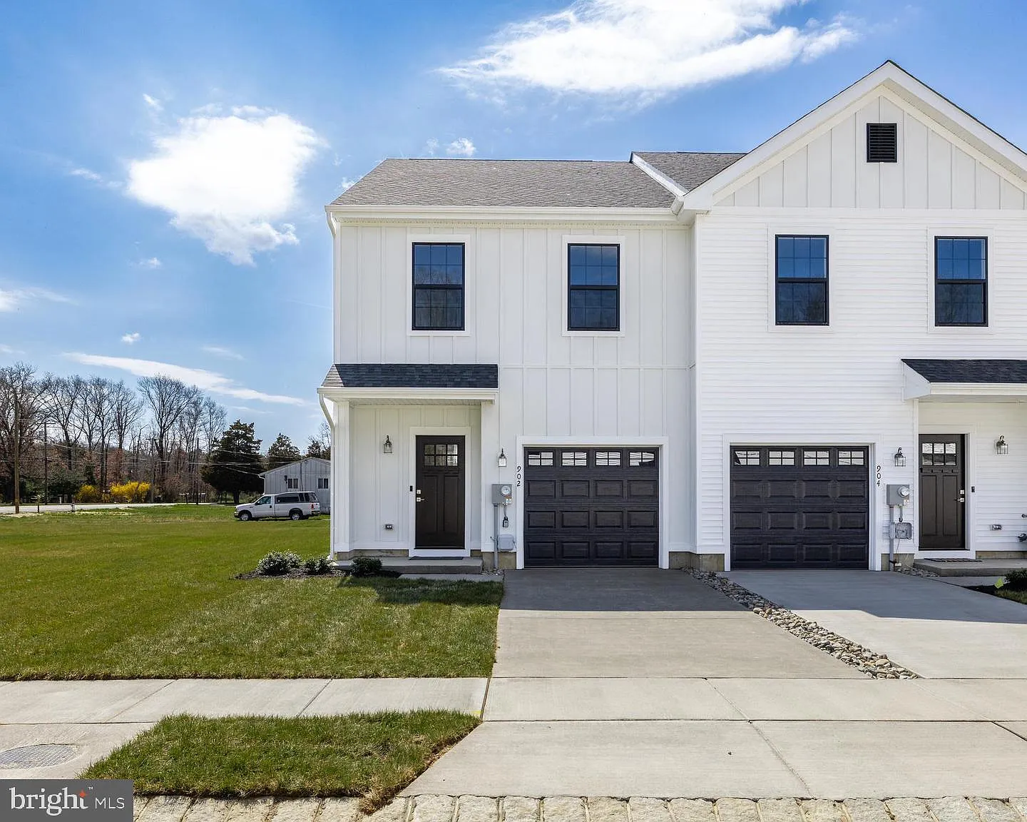 3 bed, 2.5 bath, 1600 sqft, $2,999 — Photo 1
