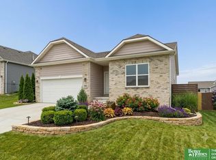 9806 Osprey Ln, Omaha, NE 68046