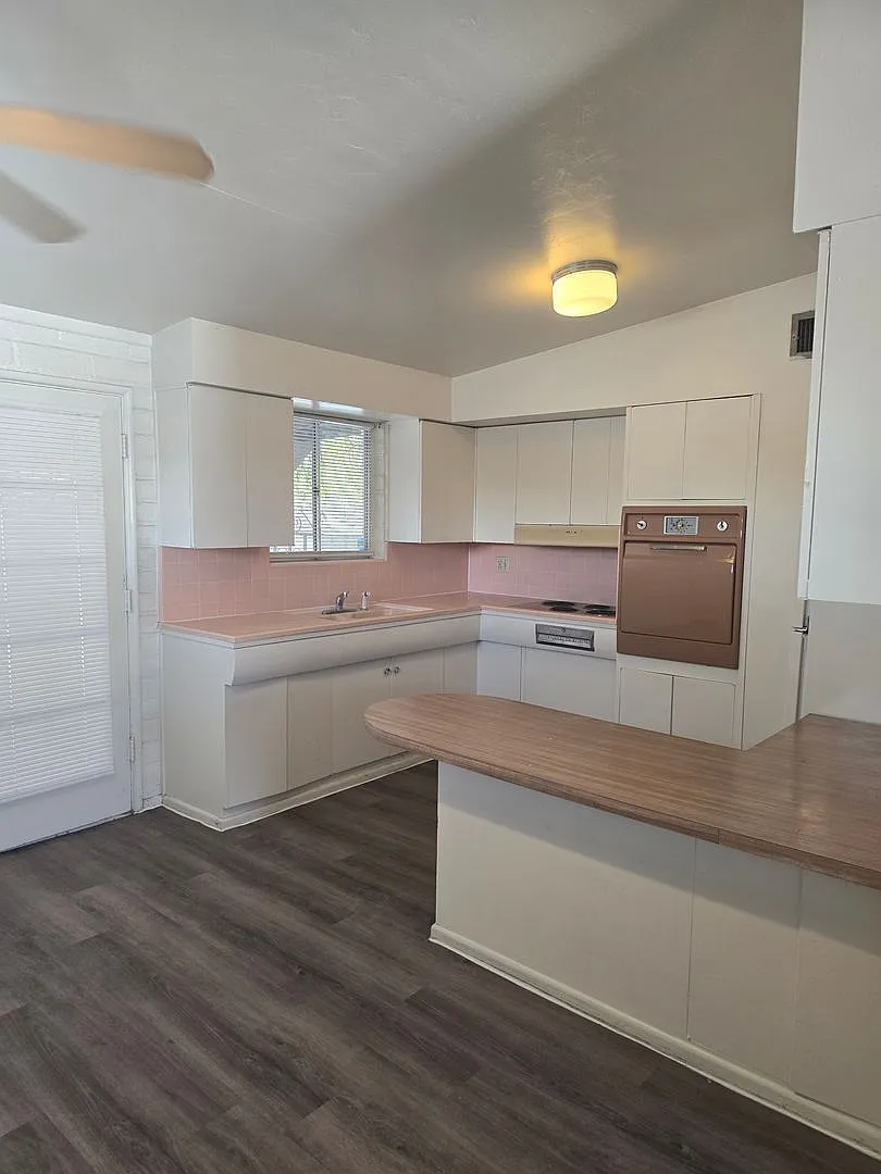 2 bed, 1.0 bath, 825 sqft, $1,199 — Photo 2