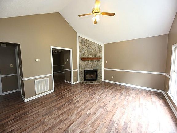 4th image of 308 Mueller Dr