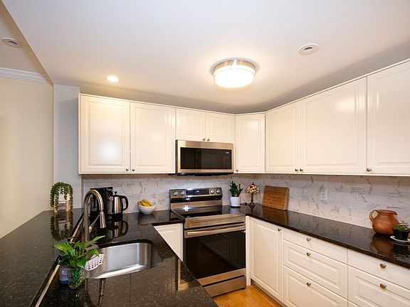 4th image of 145 Hancock St #210