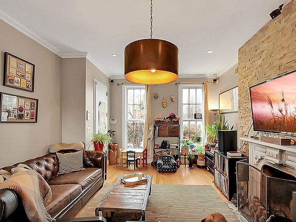 4th image of 45 Vernon Ave #2