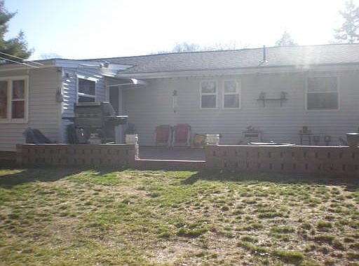 3rd image of 161 Ardsley Cir