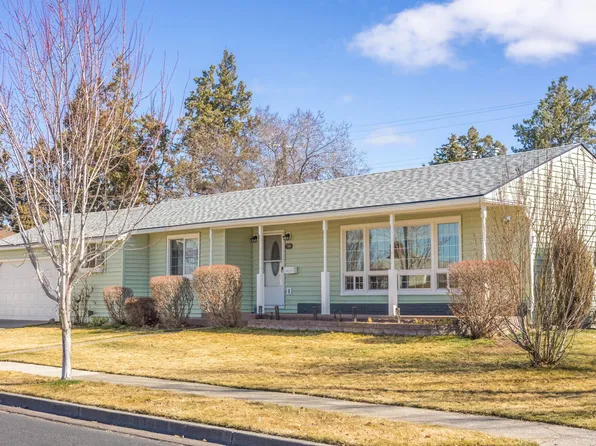 788 NW 9th St, Redmond, OR 97756
