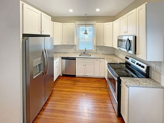 5th image of 3025 Garland Ave