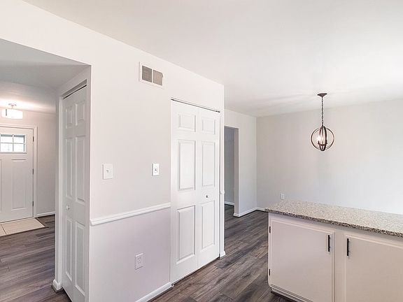 4th image of 12337 Woodlawn Ct