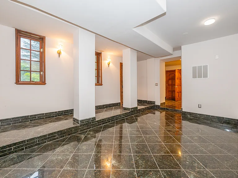 50 Rock Spring Rd — Photo 30