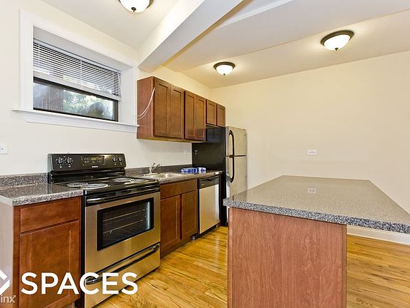 2nd image of 1115 W Oakdale Ave #Unt1121gdn