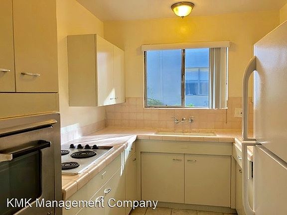 5th image of 308 S Doheny Dr APT 3