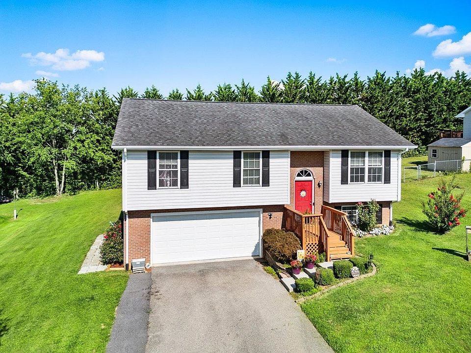 1st image of 105 Ashton Ct