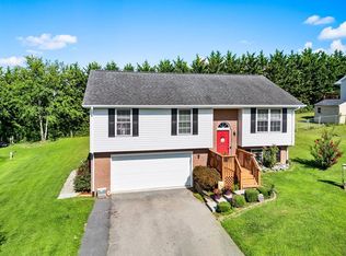 105 Ashton Ct, Christiansburg, VA 24073