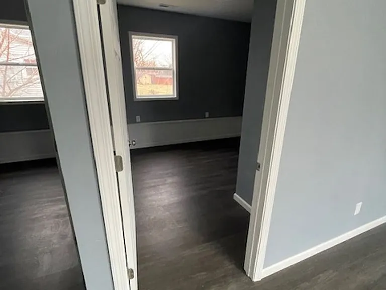 503 E College St — Photo 10
