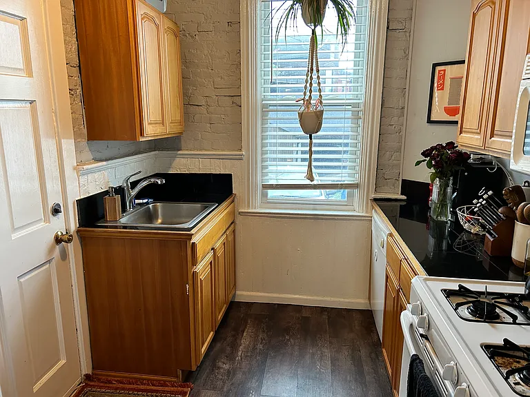 372 Main St — Photo 10