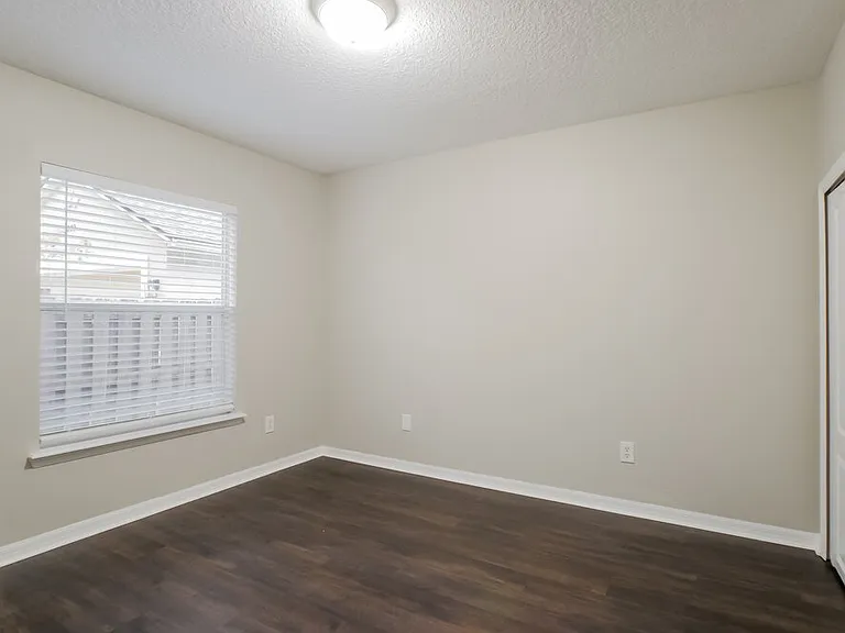 1653 Austin Ln — Photo 14