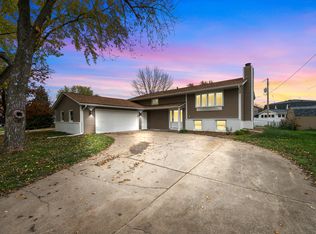 4029 Denniston Ct, Bettendorf, IA 52722