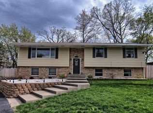 601 W 136th St, Burnsville, MN 55337