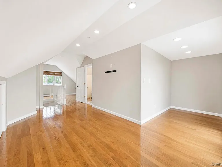308 Bedell St — Photo 36