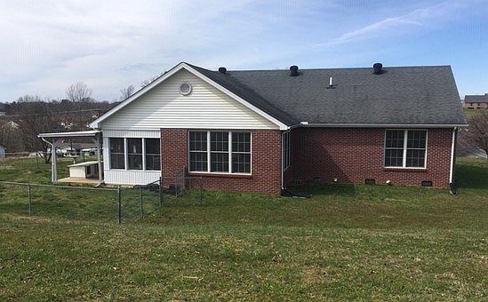2nd image of 1048 Columbia Ave